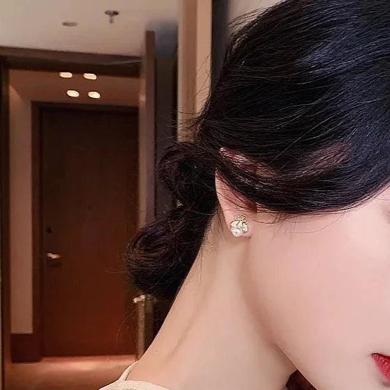 Brinco de Abelha com Pérola e Stras Folheado - Vonn