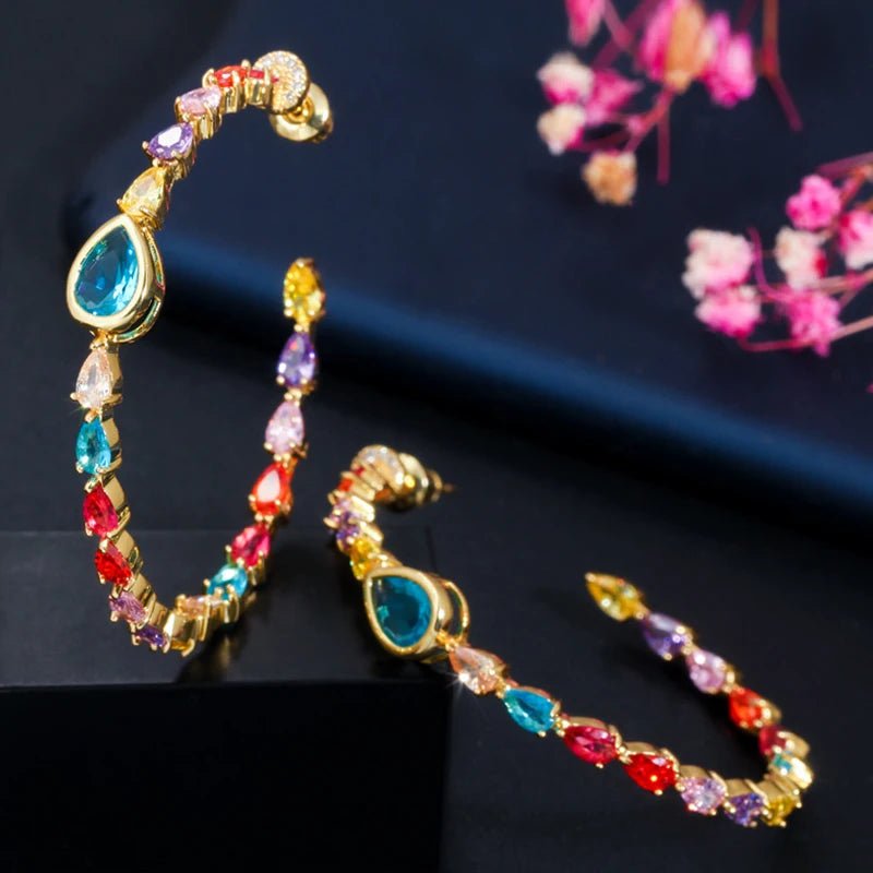 Brincos Argola Longa Dourada com Zircônia