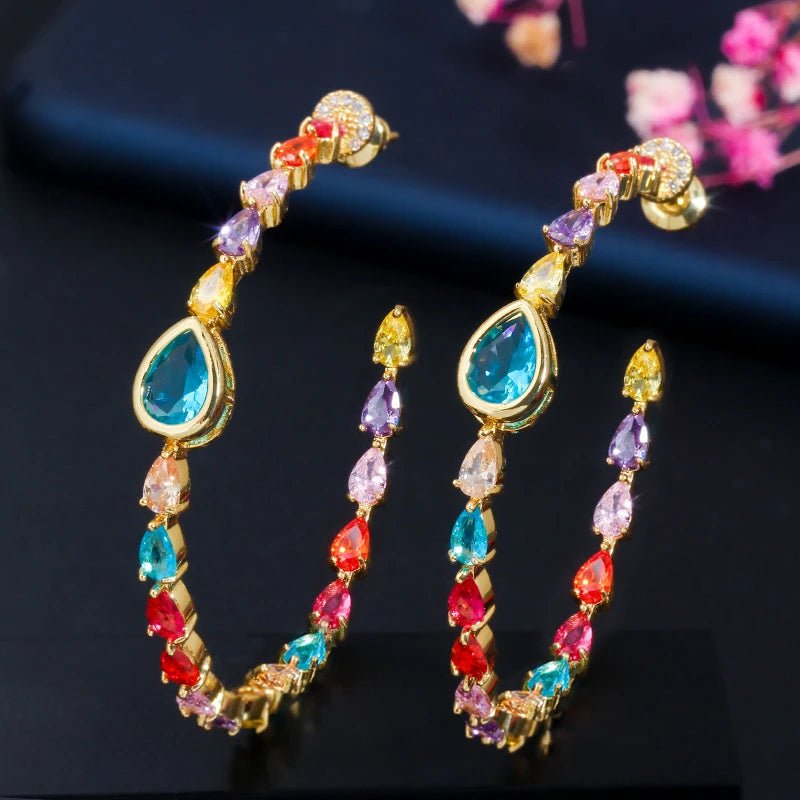 Brincos Argola Longa Dourada com Zircônia