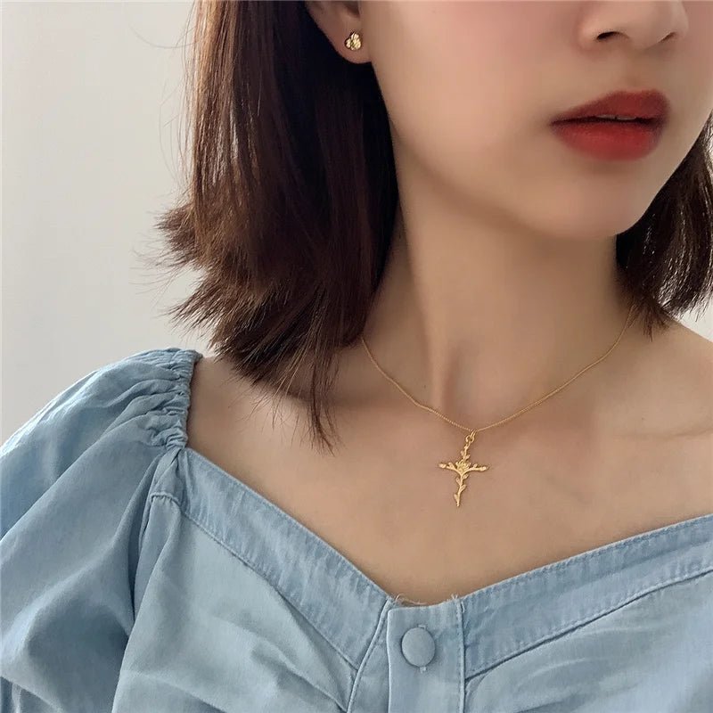 Colar Crucifixo Flores