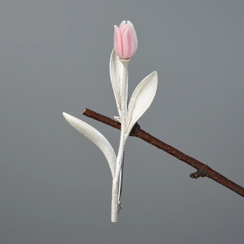 Broche Folha em Prata 925 – Design Elegante e Moderno
