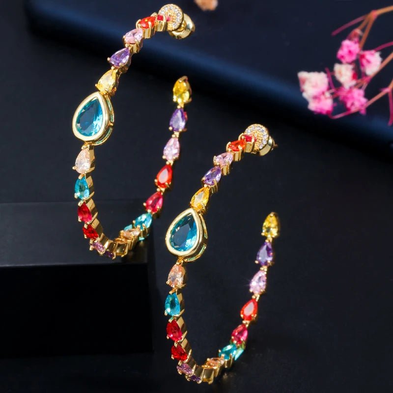 Brincos Argola Longa Dourada com Zircônia