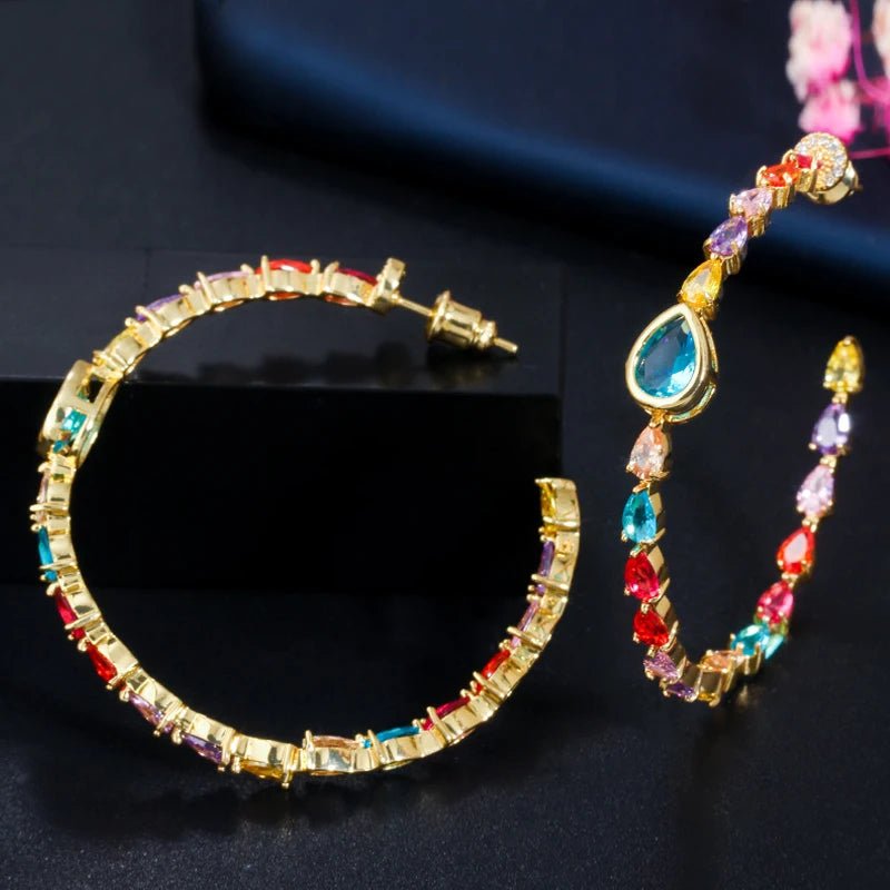 Brincos Argola Longa Dourada com Zircônia