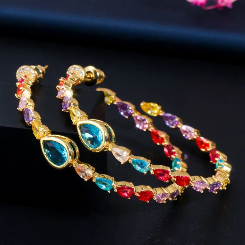 Brincos Argola Longa Dourada com Zircônia