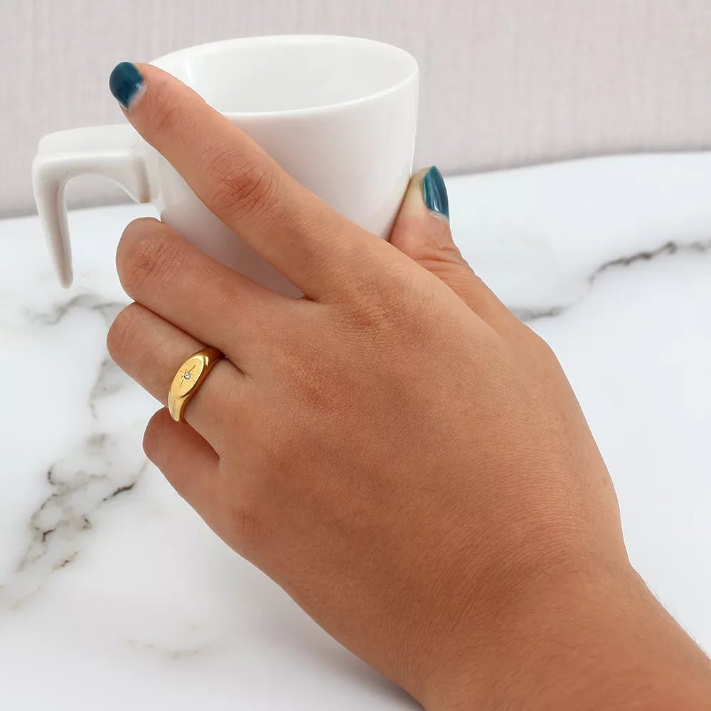 Anel Oval com Zircônia Banhado a Ouro