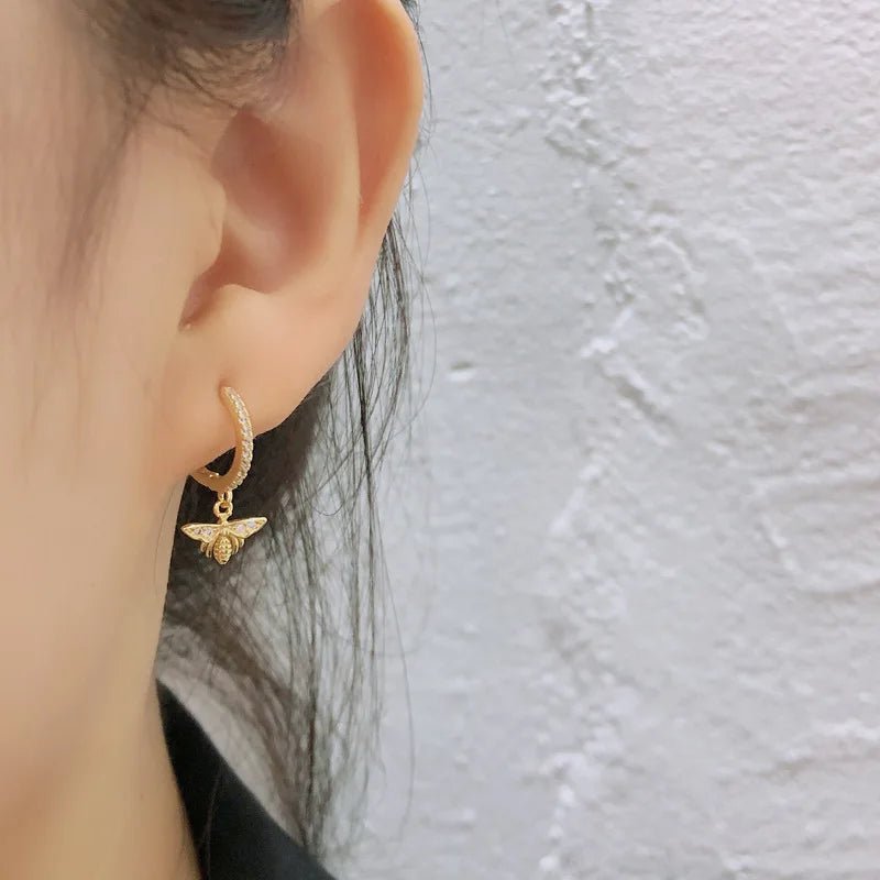 Brinco Argola Pingente de Abelha