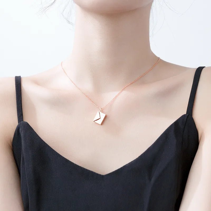 Colar Carta folheado a Ouro Rosa em Prata 925