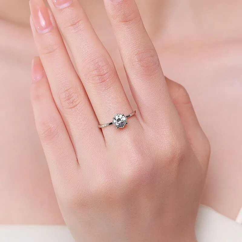 Anel Solitário de Prata com Zircônia