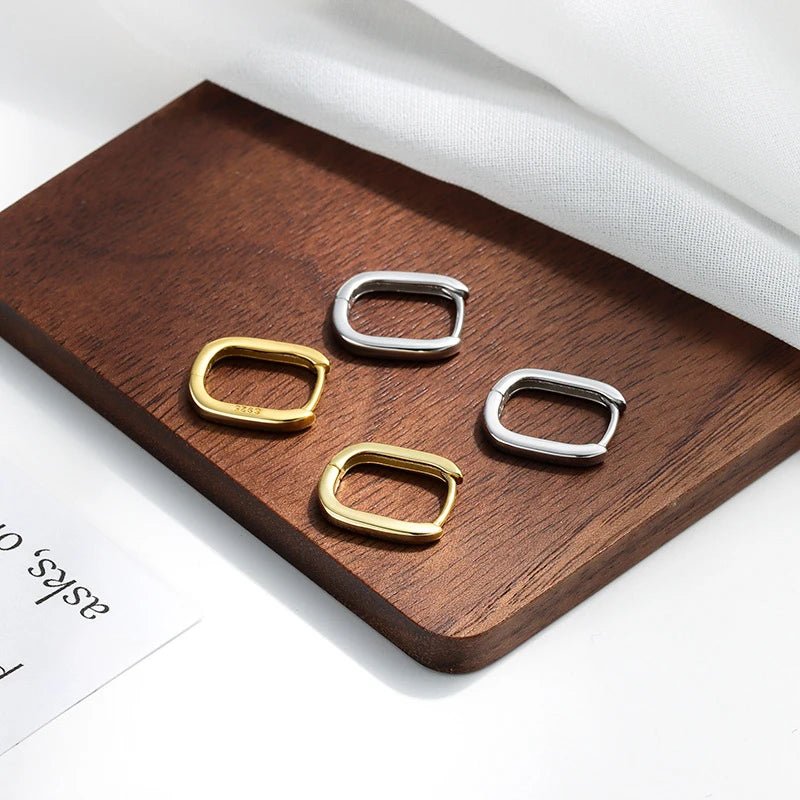 Brinco Encantos Minimalista em Prata 925