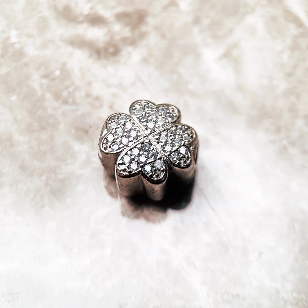 Berloque Trevo em Prata 925 com Zircônia