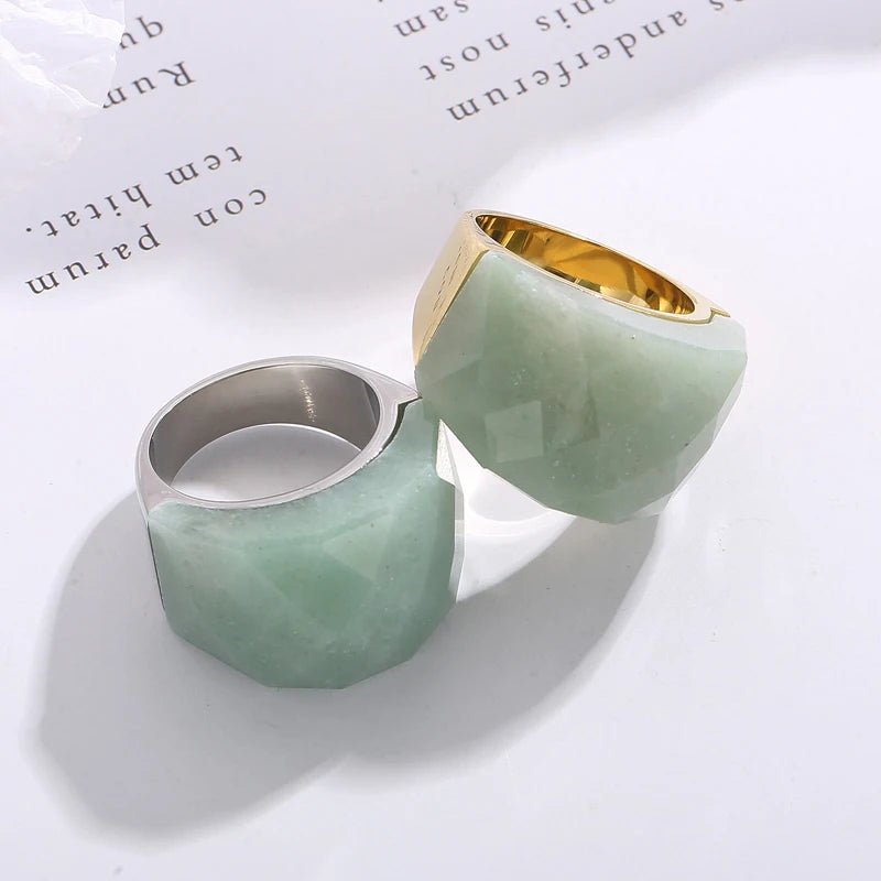 Anel Pedra Natural Grande Banhado em Ouro 18k