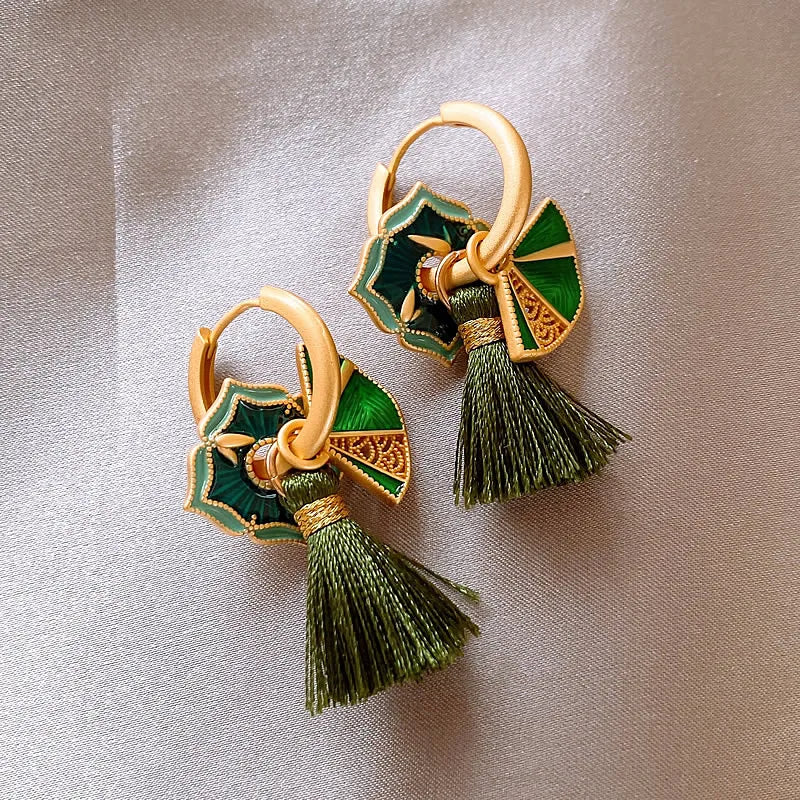 Brincos de Franjas Verde em Metal com Banho de Ouro