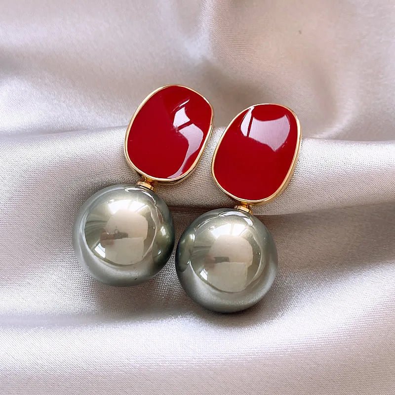 Brinco Dourado Com Vermelho