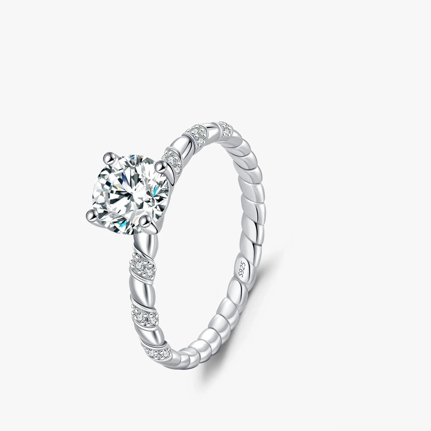 Anel Torcido em Prata 925 com Moissanita Brilhante