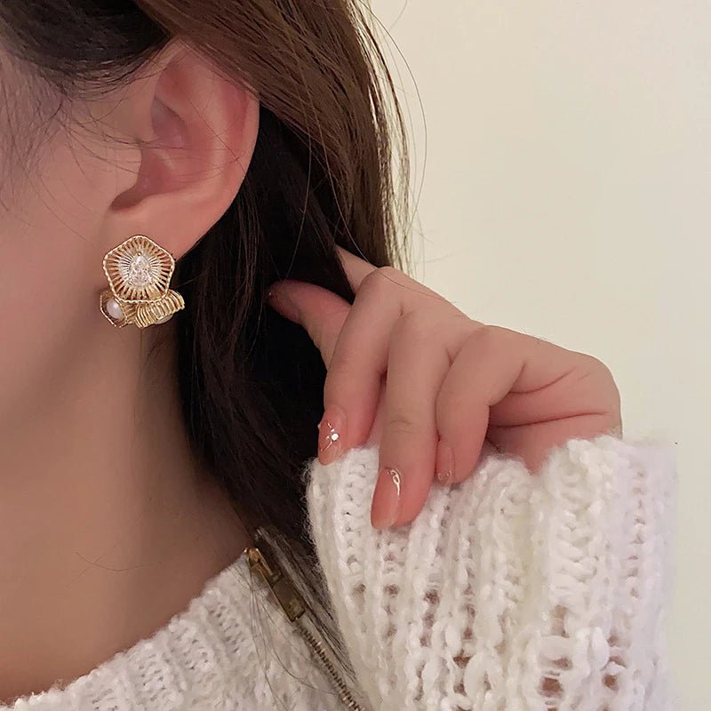 Brinco Bloom Dourado