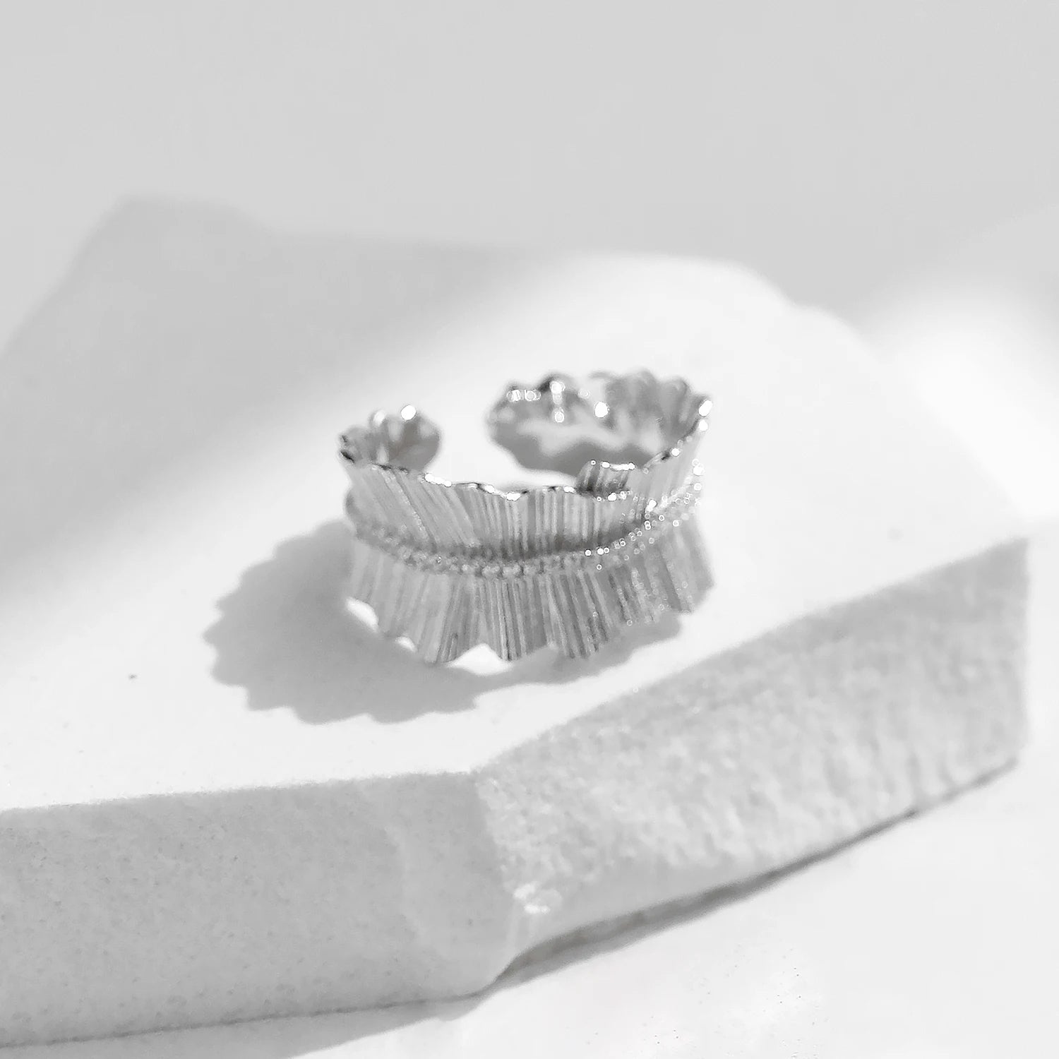 Anel Prata de Lei Irregular com Zircônia