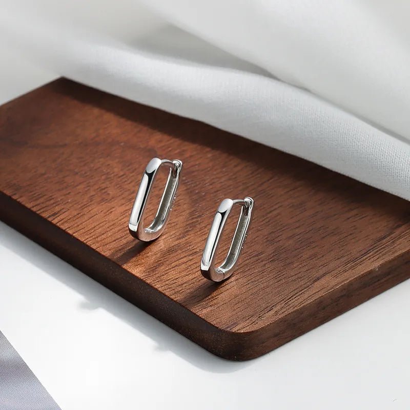 Brinco Encantos Minimalista em Prata 925