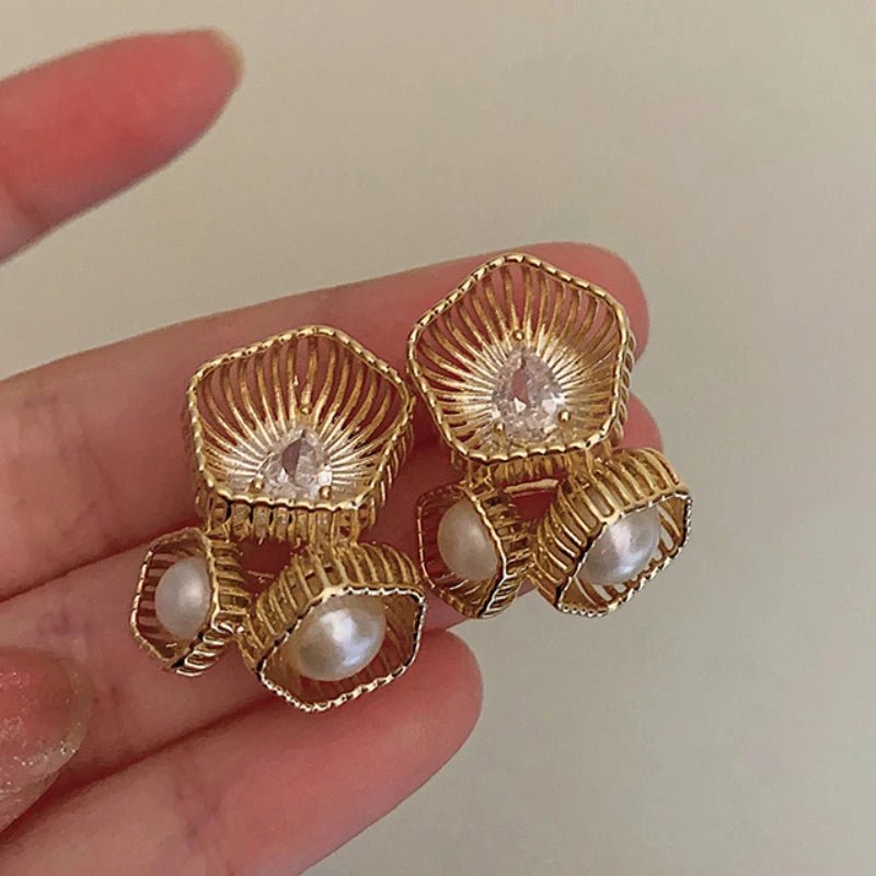 Brinco Bloom Dourado