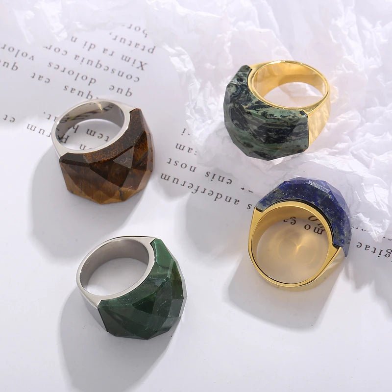 Anel Pedra Natural Grande Banhado em Ouro 18k