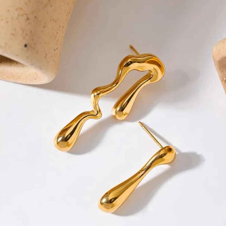 Brinco Assimétrico Organico em Ouro