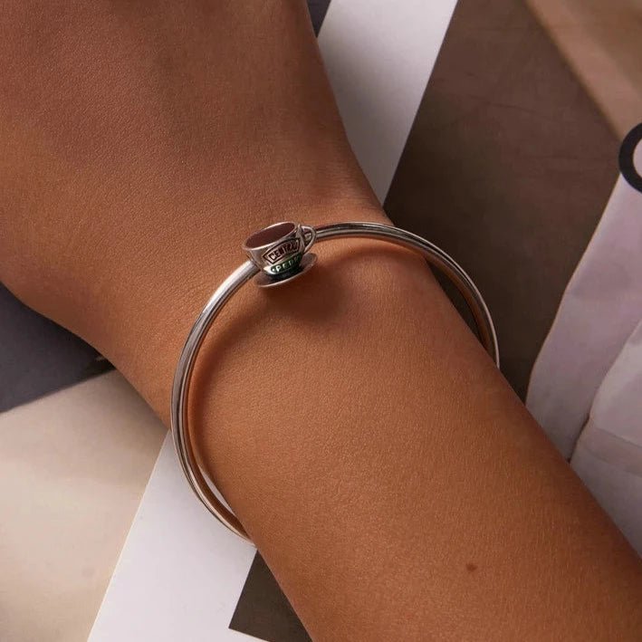 Berloque Friends Central Perk em Prata 925