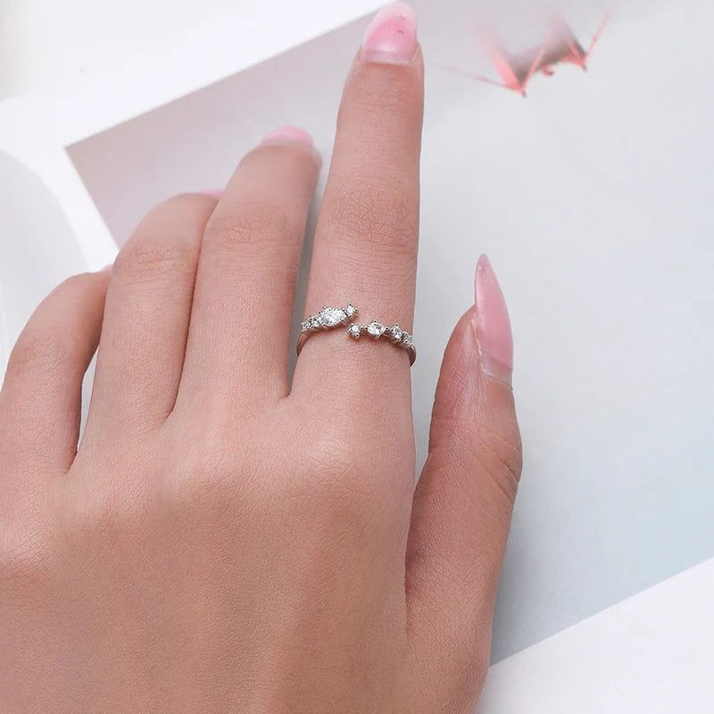Anel Minimalista em Prata 925 com Zircônias