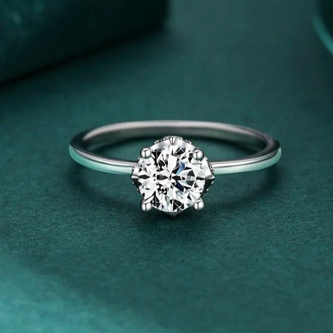 Anel Solitário de Prata com Zircônia