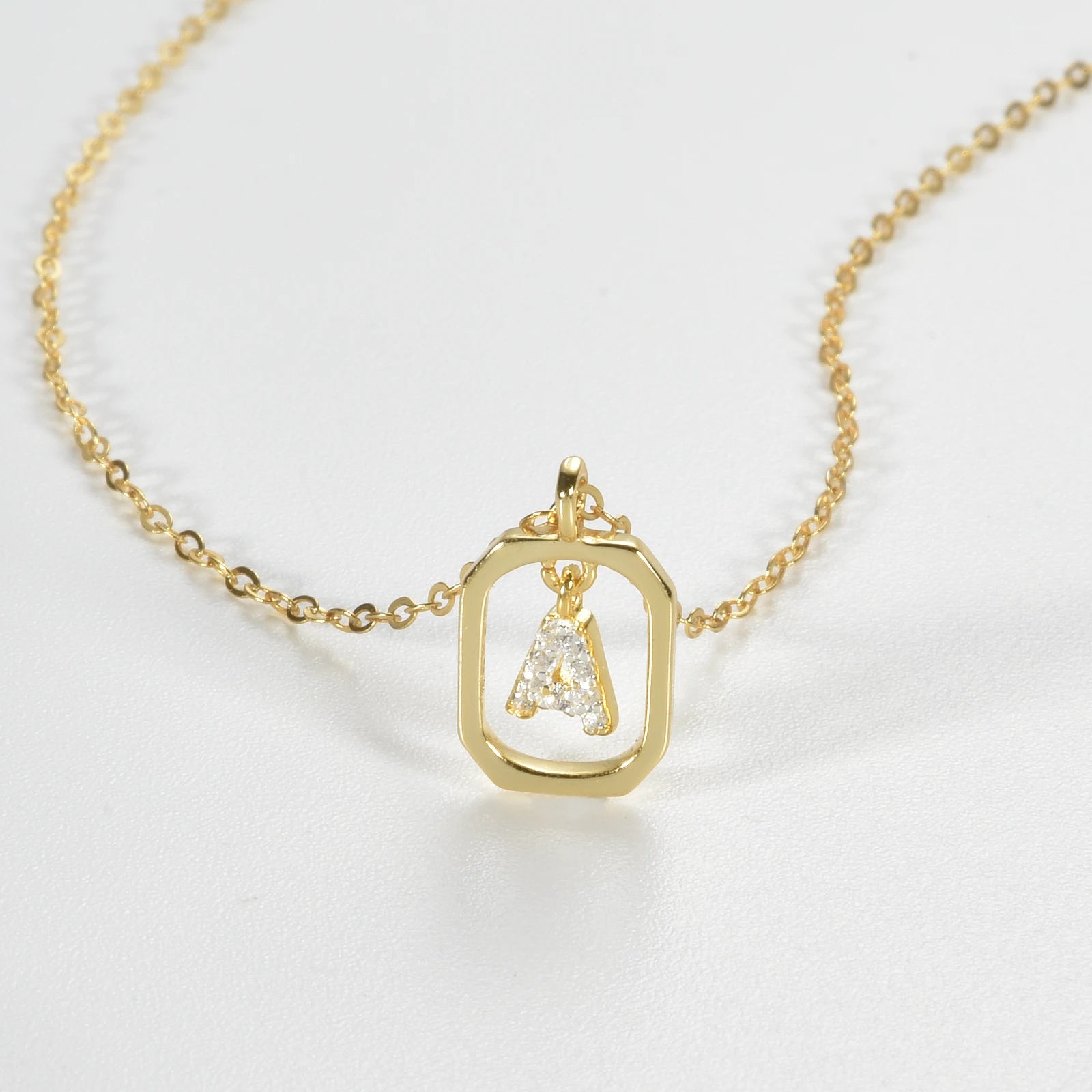 Colar em prata 925 folheado a ouro 18k com letra personalizada