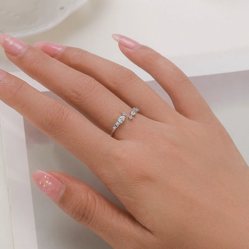 Anel Minimalista em Prata 925 com Zircônias