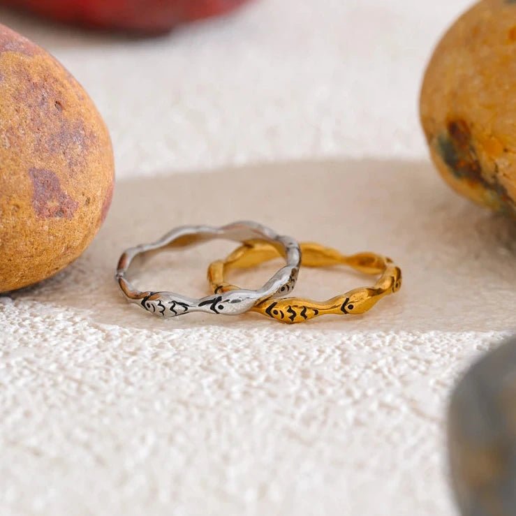 Anel Minimalista Peixe - Folheado a Ouro 18k - Amare_28 folheada a ouro da Vonn | Vonn