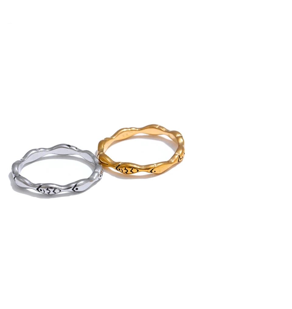 Anel Minimalista Peixe - Folheado a Ouro 18k - Amare_28 folheada a ouro da Vonn | Vonn