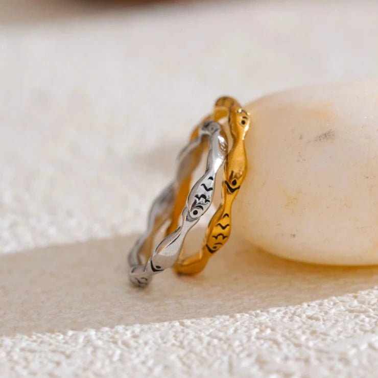 Anel Minimalista Peixe - Folheado a Ouro 18k - Amare_28 folheada a ouro da Vonn | Vonn