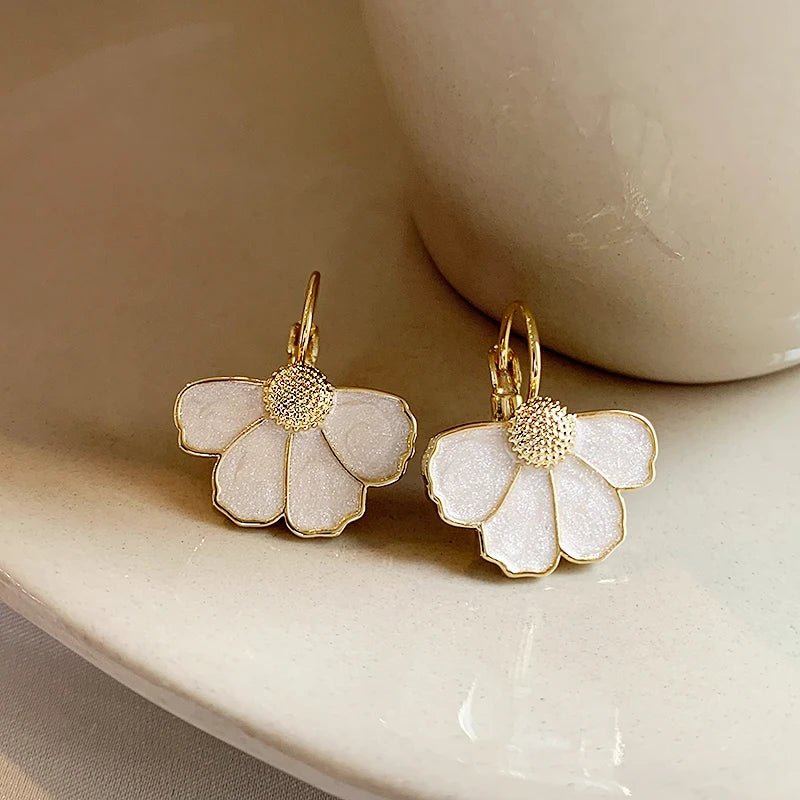 Brinco Flor Pétalas com Banho de Ouro 18k