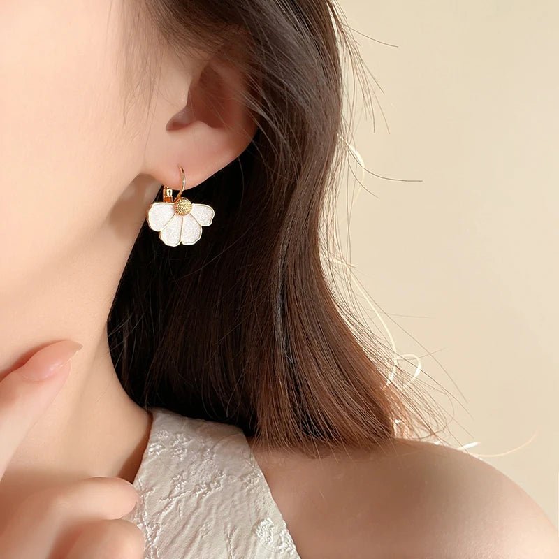 Brinco Flor Pétalas com Banho de Ouro 18k