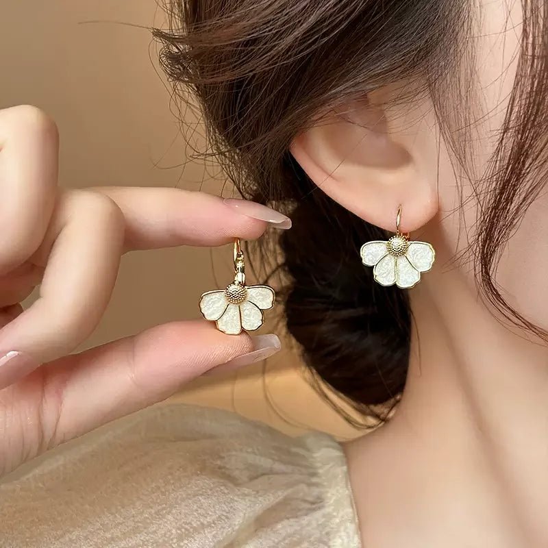 Brinco Flor Pétalas com Banho de Ouro 18k
