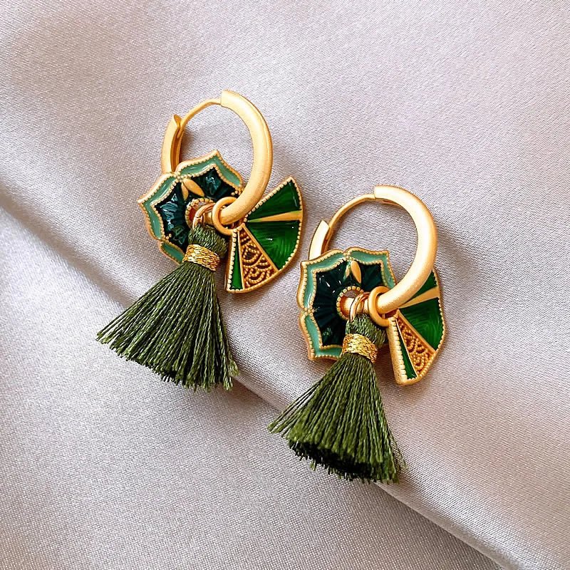 Brincos de Franjas Verde em Metal com Banho de Ouro