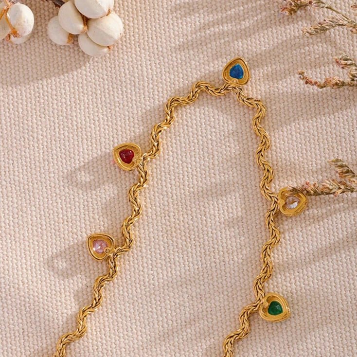 Choker Folheada Corações Coloridos - Amare_04 folheada a ouro da Vonn | Vonn