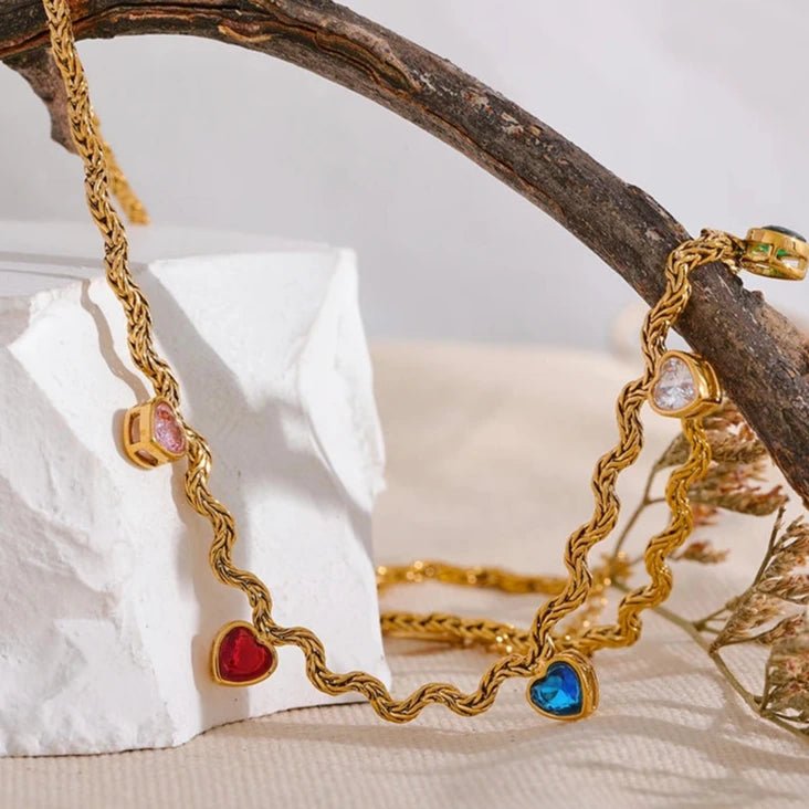 Choker Folheada Corações Coloridos - Amare_04 folheada a ouro da Vonn | Vonn