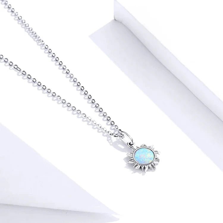 Colar com Pingente de Sol em Opala