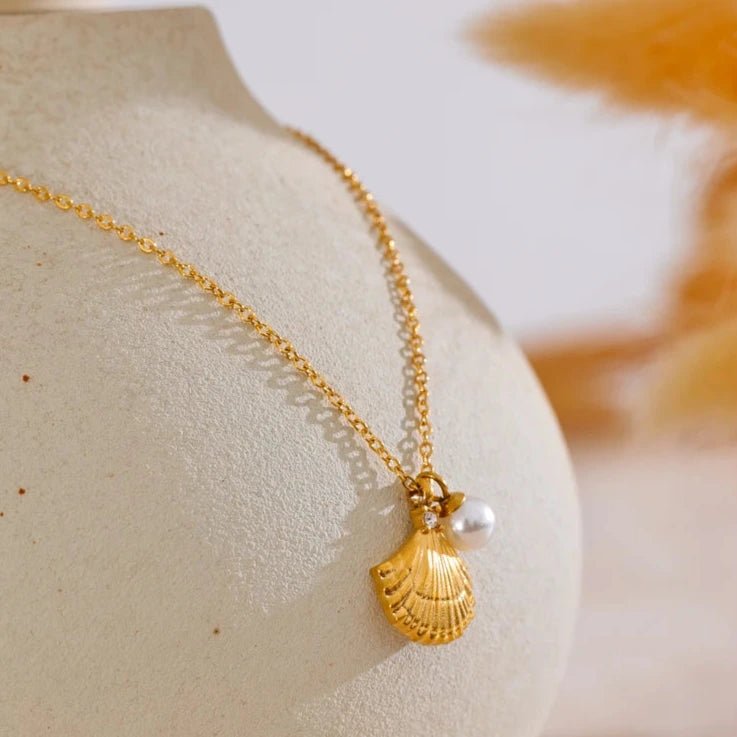 Colar Concha com Pérola - Amare_33 folheada a ouro da Vonn | Vonn
