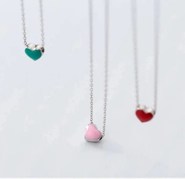Colar de Pingente com Corações em Esmalte - folheada a ouro da Vonn | Vonn