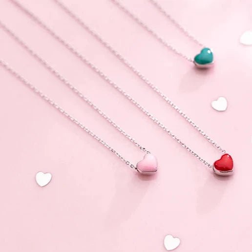 Colar de Pingente com Corações em Esmalte - folheada a ouro da Vonn | Vonn