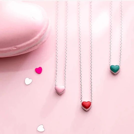 Colar de Pingente com Corações em Esmalte - folheada a ouro da Vonn | Vonn