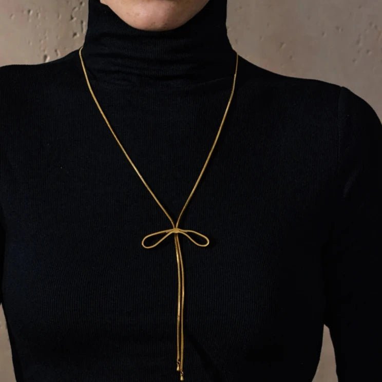 Colar Laço Dourado - Longo - Amare_54 folheada a ouro da Vonn | Vonn