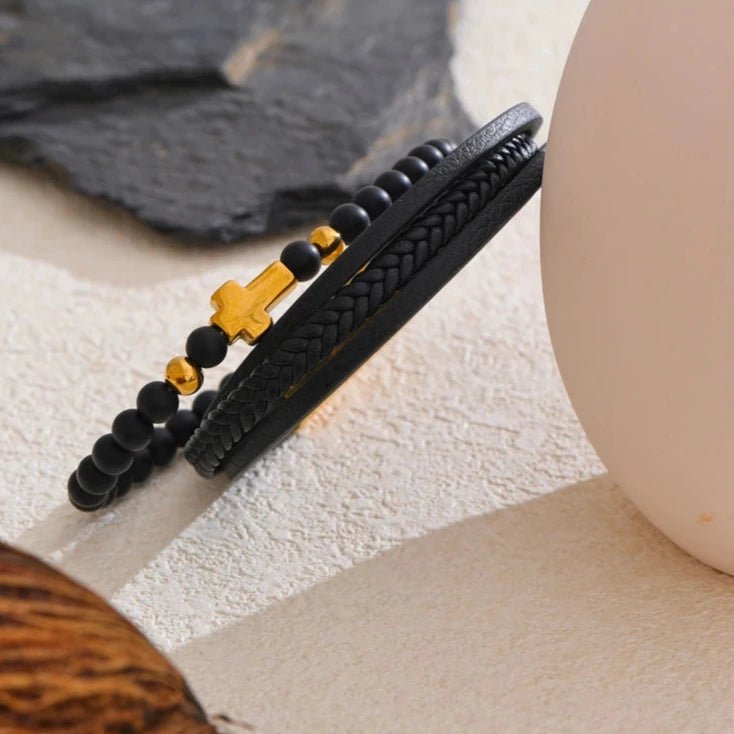 Pulseira de Couro Preto com Cruz em Aço Inoxidável