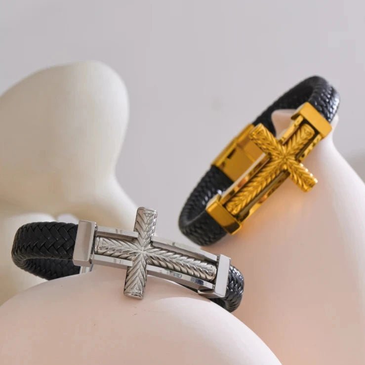 Pulseira Cruz Masculina em Couro com Aço Inoxidável