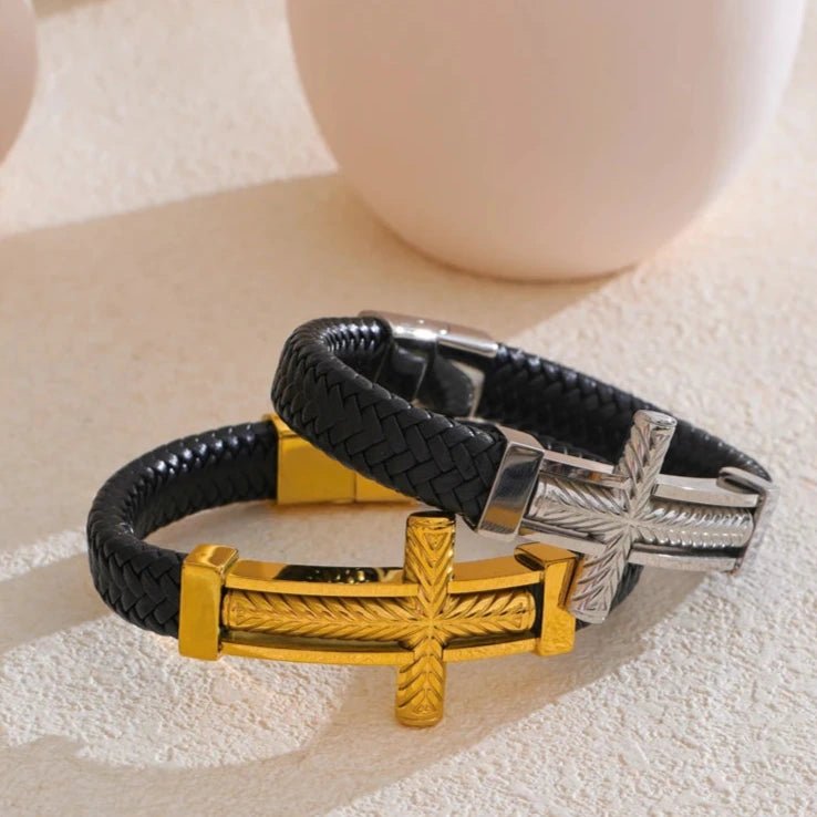 Pulseira Cruz Masculina em Couro com Aço Inoxidável