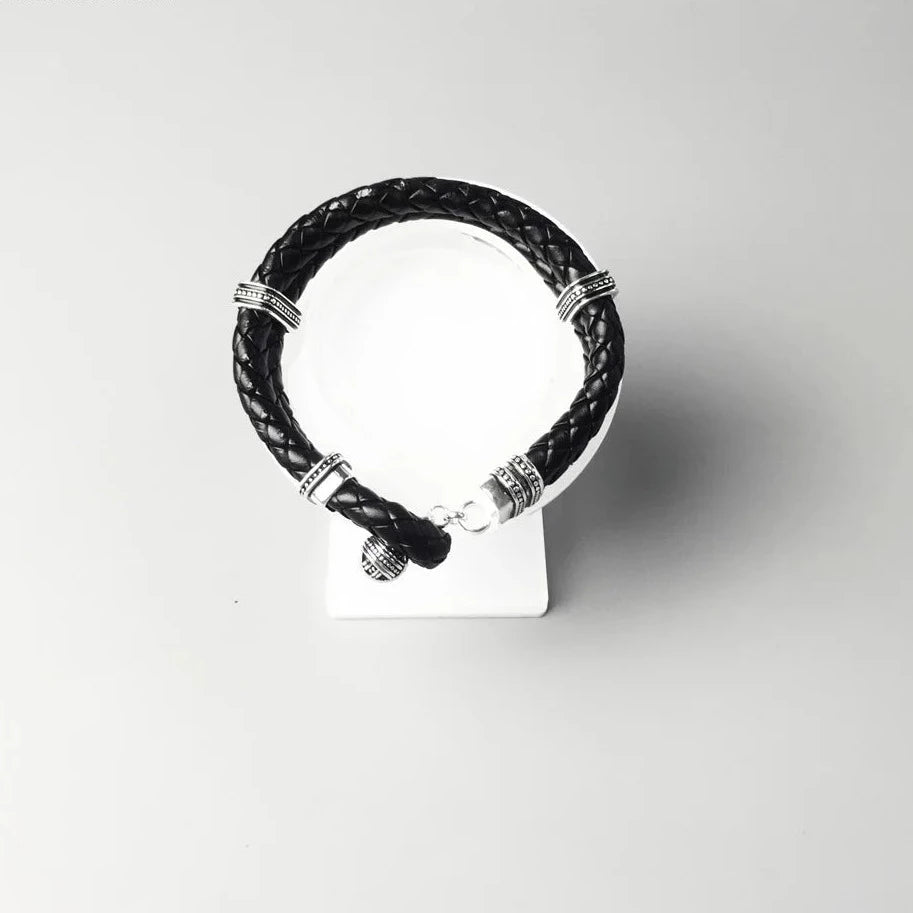 Pulseira de Couro com Detalhes em Prata 925
