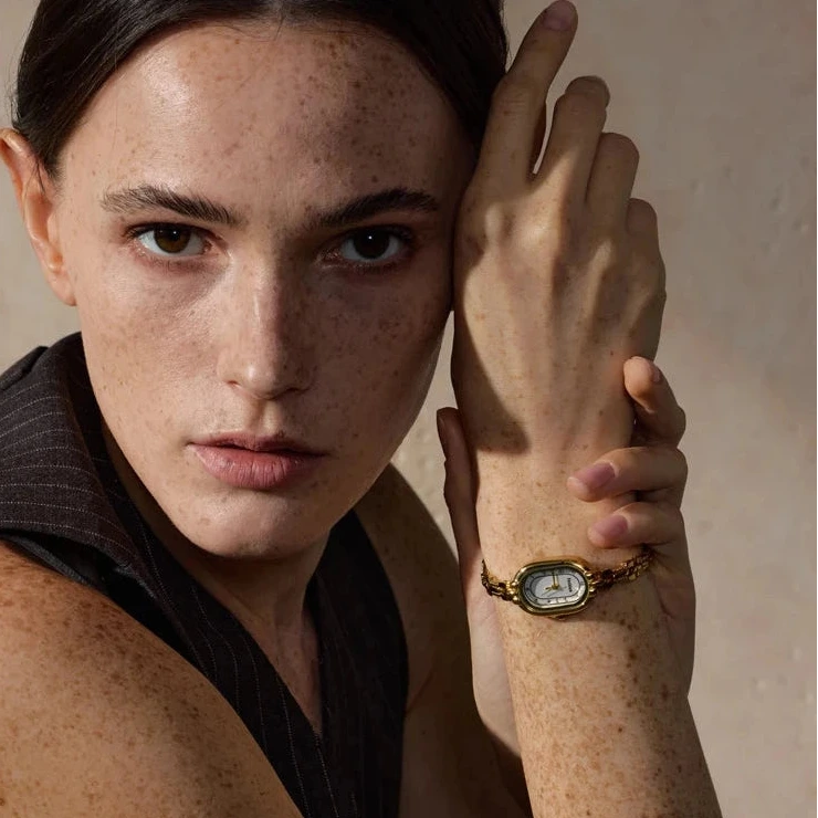 Relógio Digital Dourado Aço Inoxidável com Banho