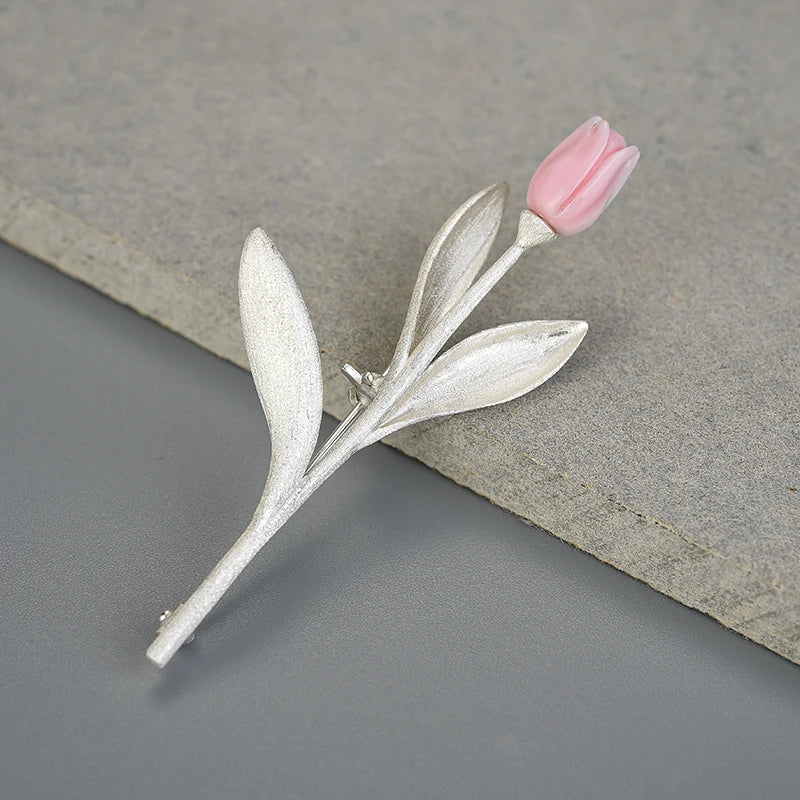 Broche Folha em Prata 925 – Design Elegante e Moderno
